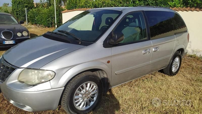 Grigio Usata 2008 Chrysler Voyager Monovolume | 1500 € - Immagine 1/4