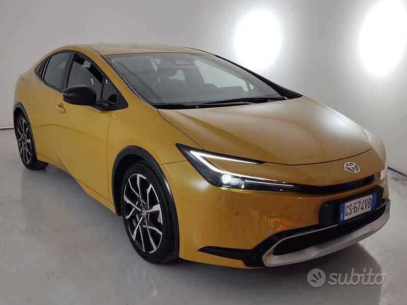 Usata Toyota Prius Lounge 151 CV (111 kW) 2024 Giallo Utilitaria