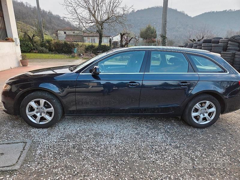 Usata Audi A4 Advanced Plus 120 CV (88 kW) 2011 Blu Station wagon