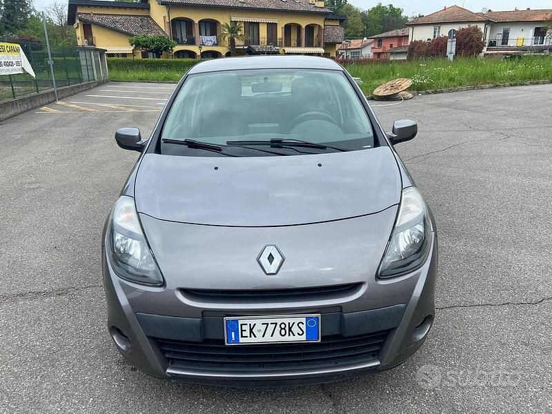 Usata Renault Clio II 2011 Grigio Berlina