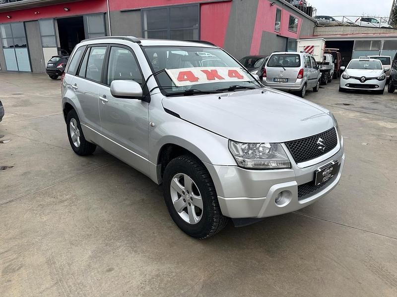 Usata Suzuki Grand Vitara 129 CV (94 kW) 2007 Argento SUV