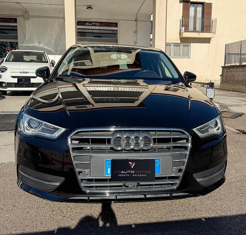 Nero Usata 2015 Audi A3 Business Tre volumi | 12.700 € (Buon prezzo) - Immagine 1/4