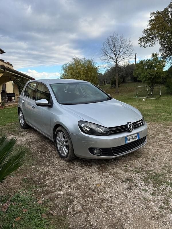 Argento Usata 2010 VW Golf VI Highline Tre volumi | 4500 € (Super prezzo) - Immagine 1/4