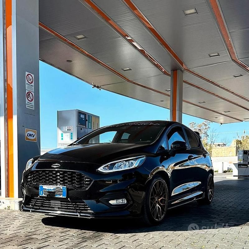Usata Ford Fiesta 86 CV (63 kW) 2019 Nero Utilitaria