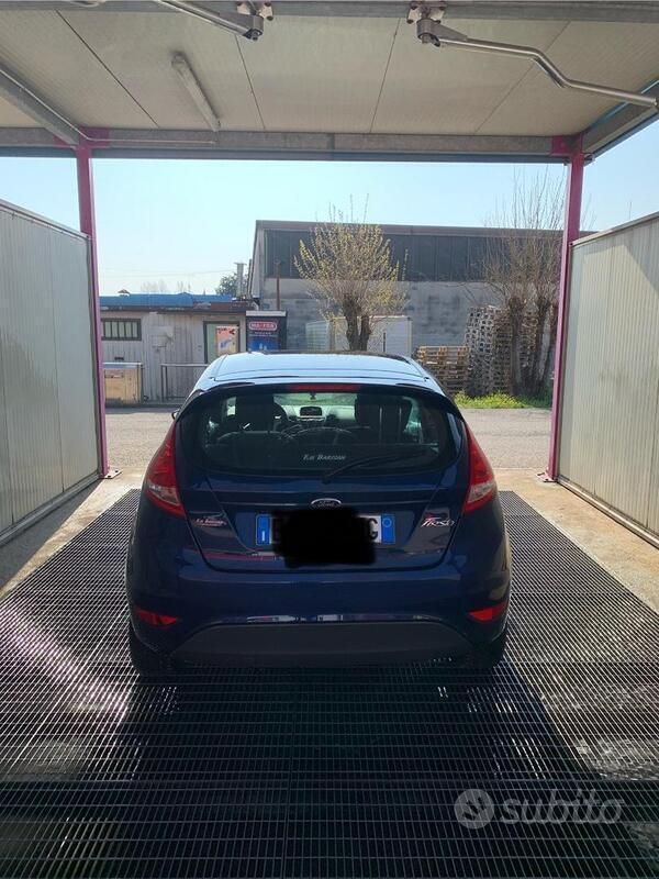 Usata Ford Fiesta 60 CV (44 kW) 2011 Blu Utilitaria