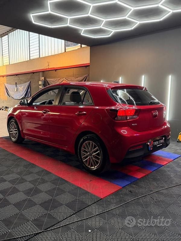 Usata Kia Rio Style 84 CV (61 kW) 2022 Rosso Berlina