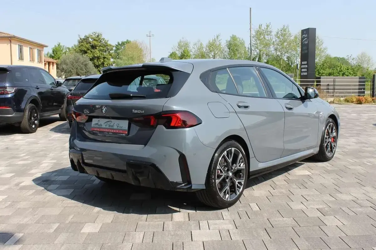 Usata BMW 120 M Sport 150 CV (110 kW) 2025 Grigio Utilitaria