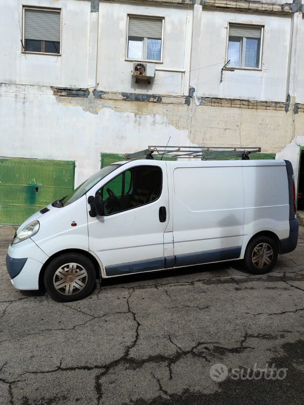 Usata Opel Vivaro 120 CV (88 kW) 2008 Bianco Monovolume