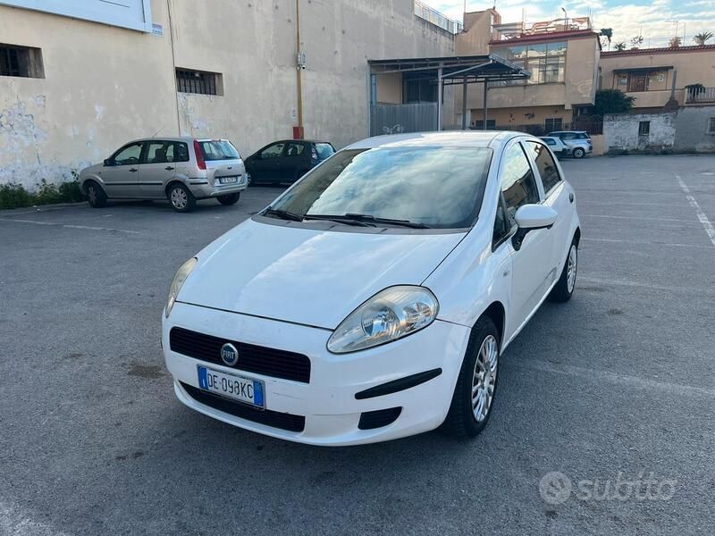 Bianco Usata 2006 Fiat Grande Punto Due volumi | 2400 € (Buon prezzo) - Immagine 1/4
