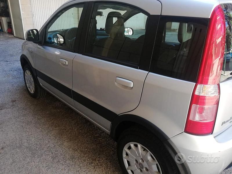 Occasion Fiat Panda 4x4 Climbing 69 ch (50 kW) 2011 Argent Citadine
