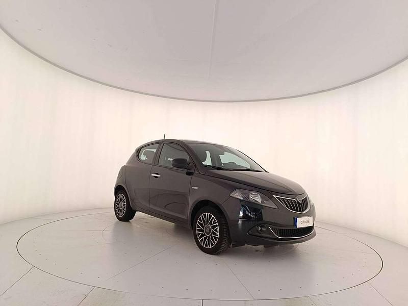 Usata Lancia Ypsilon 69 CV (50 kW) 2024 Nero vulcano Utilitaria