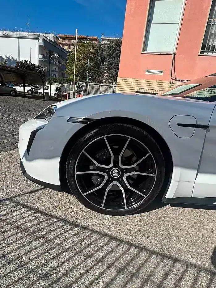 Usata Porsche Taycan 119 kW (163 CV) 2022 Bianco Berlina