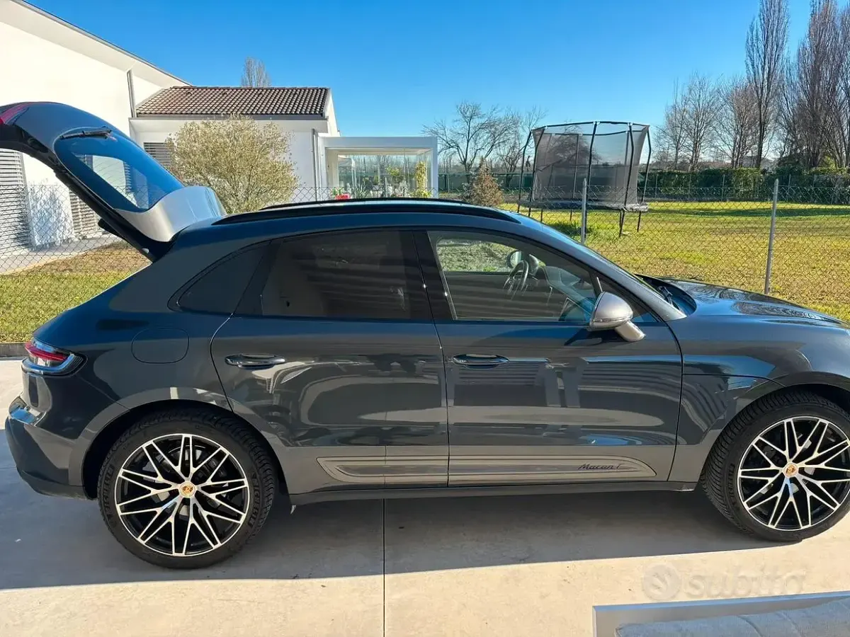 Usata Porsche Macan T 265 CV (194 kW) 2023 Grigio SUV