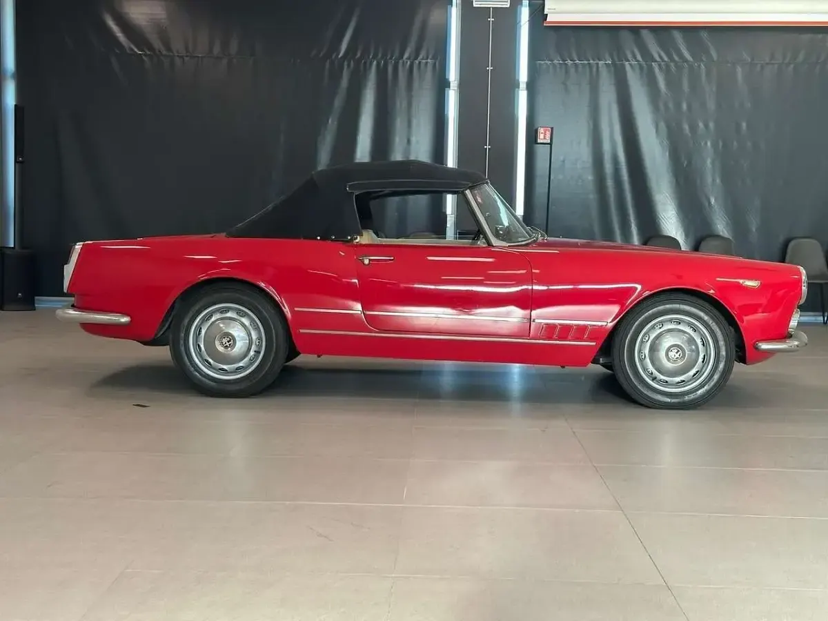 Usata Alfa Romeo 2000 105 CV (77 kW) 1960 Rosso Cabrio