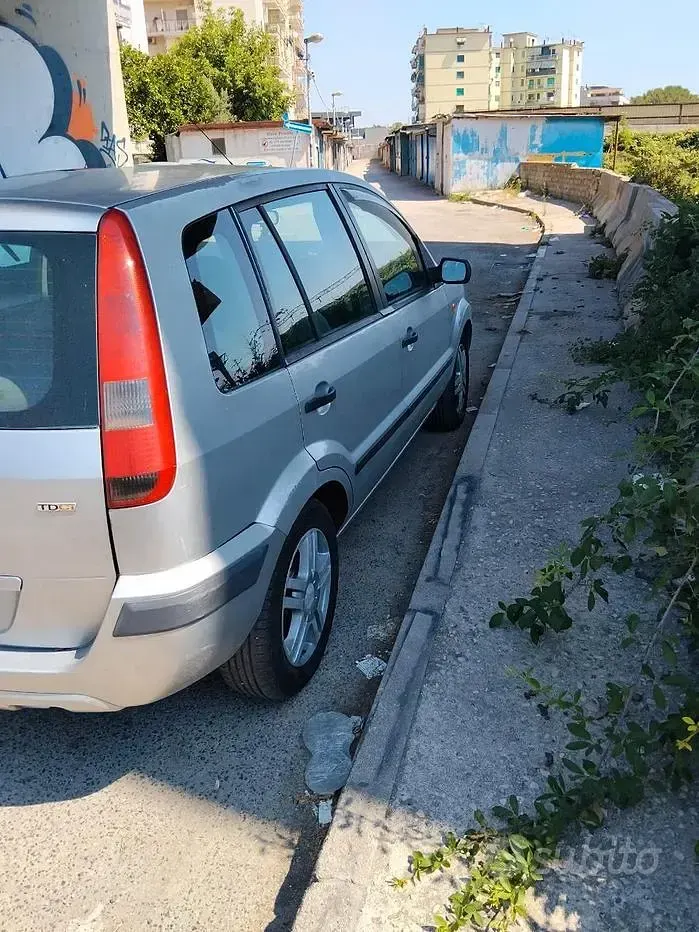 Usata Ford Fusion 68 CV (50 kW) 2003 Grigio Utilitaria