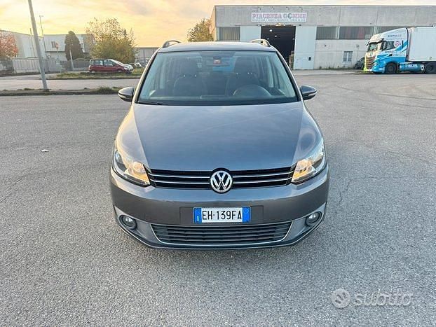 Grigio Usata 2011 VW Touran Monovolume | 5500 € (Buon prezzo) - Immagine 1/4