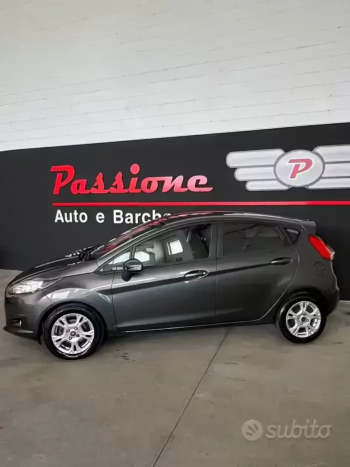 Usata Ford Fiesta 95 CV (69 kW) 2016 Grigio Utilitaria