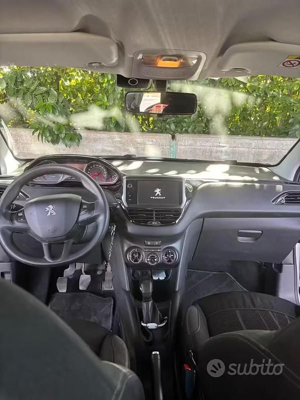 Usata Peugeot 208 68 CV (50 kW) 2015 Utilitaria