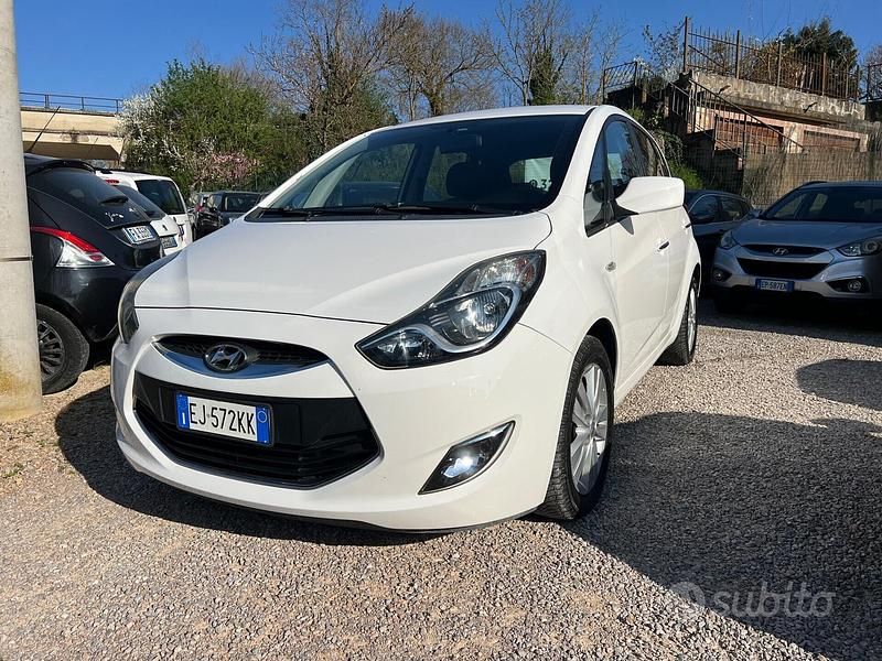 Usata Hyundai i20 Comfort 89 CV (65 kW) 2011 Bianco Utilitaria
