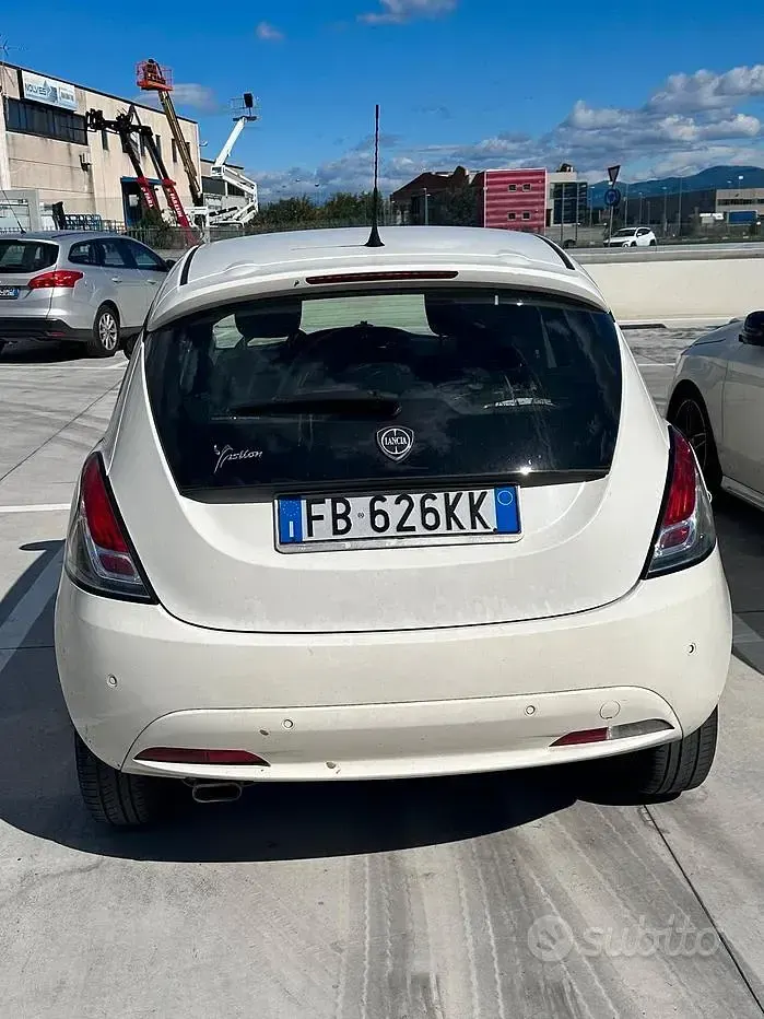 Usata Lancia Ypsilon 95 CV (69 kW) 2016 Bianco Utilitaria
