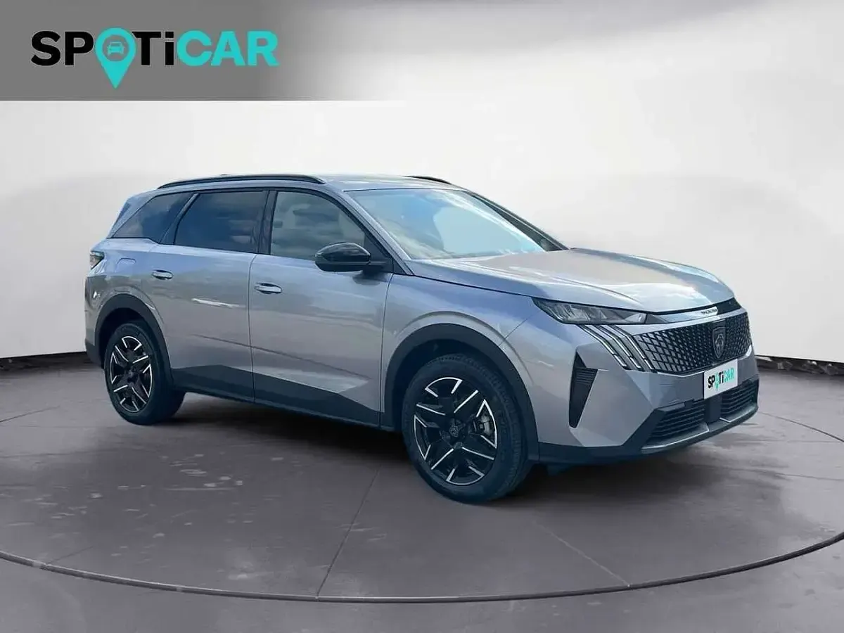 Nuevo Peugeot 5008 Allure 136 CV (100 kW) 2025 Gris Monovolumen
