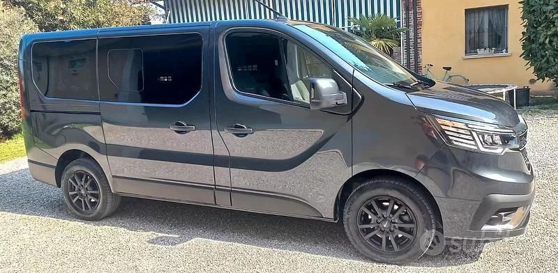 Usata Renault Trafic 150 CV (110 kW) 2023 Grigio Monovolume