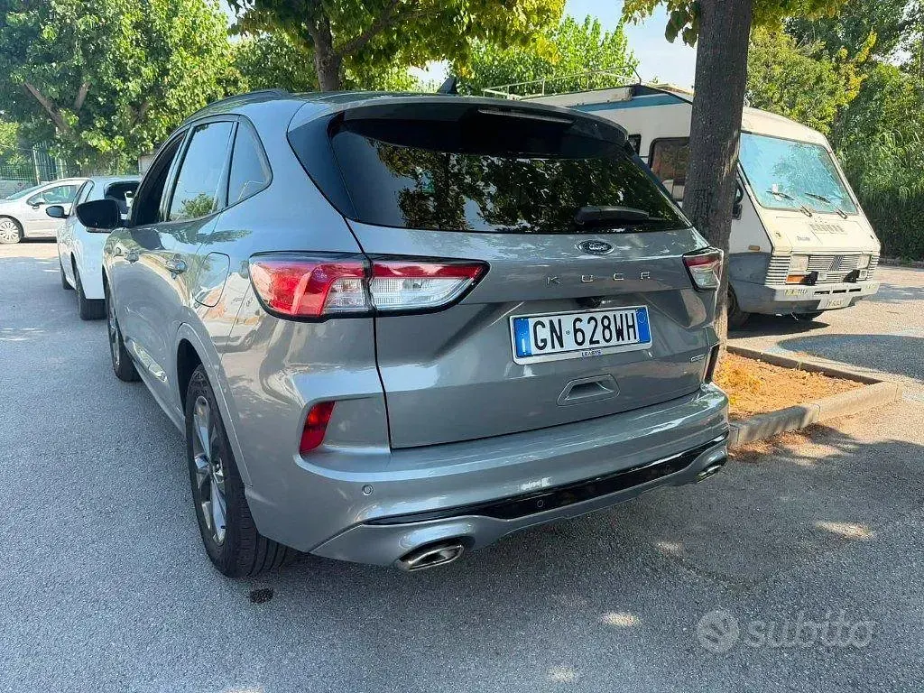 Usata Ford Kuga ST-Line 152 CV (111 kW) 2023 Grigio SUV