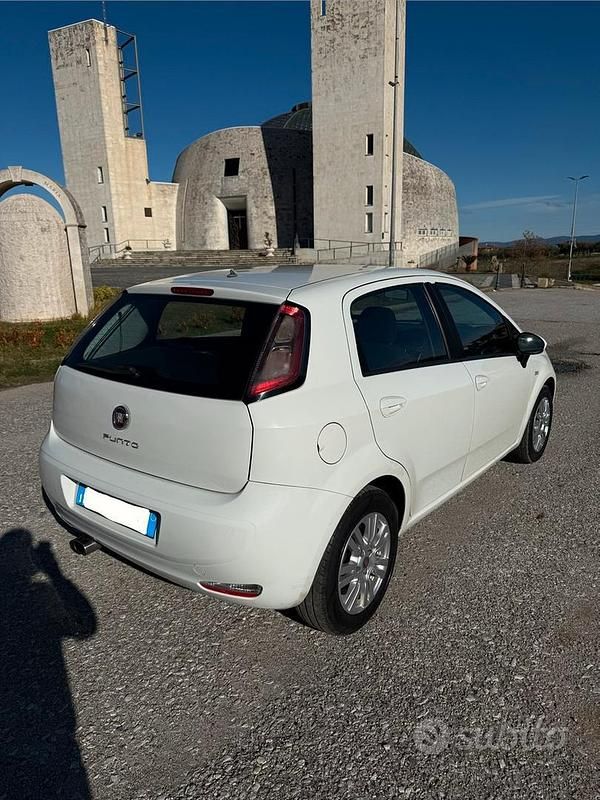 Usata Fiat Grande Punto 75 CV (55 kW) 2013 Bianco Utilitaria