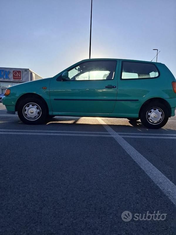 Usata VW Polo 50 CV (36 kW) 1998 Verde Utilitaria