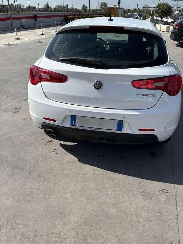 Second-hand Alfa Romeo Giulietta Business 120 CP (88 kW) 2017 Hatchback