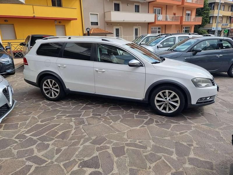 Usata VW Passat Alltrack Business 140 CV (102 kW) 2013 Bianco Station wagon
