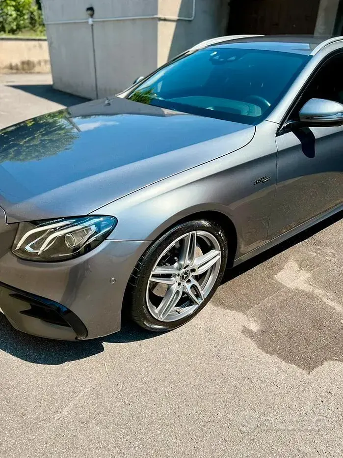 Usata Mercedes E220 AMG line 194 CV (142 kW) 2019 Berlina