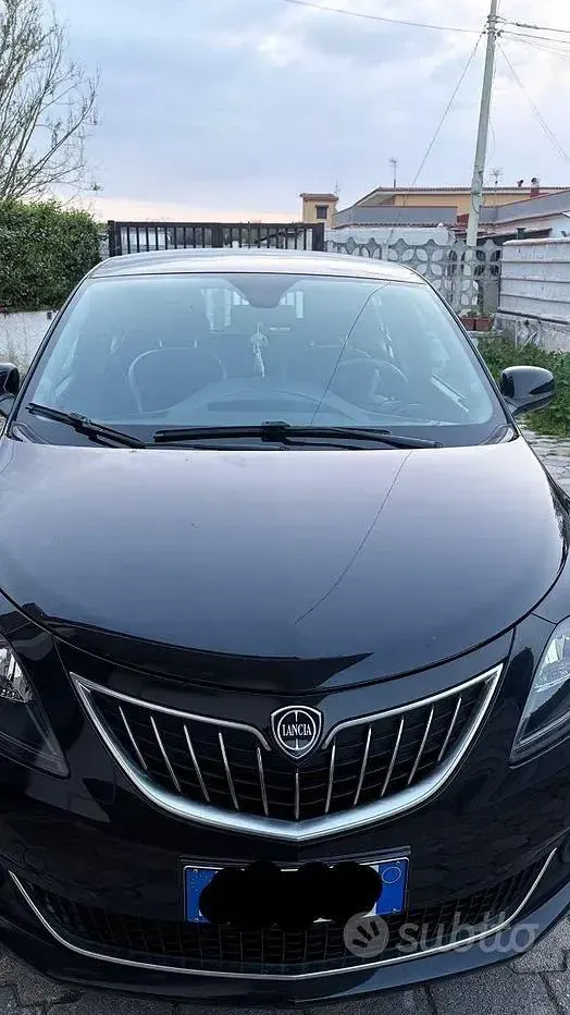 Usata Lancia Ypsilon Silver 69 CV (50 kW) 2022 Nero Utilitaria