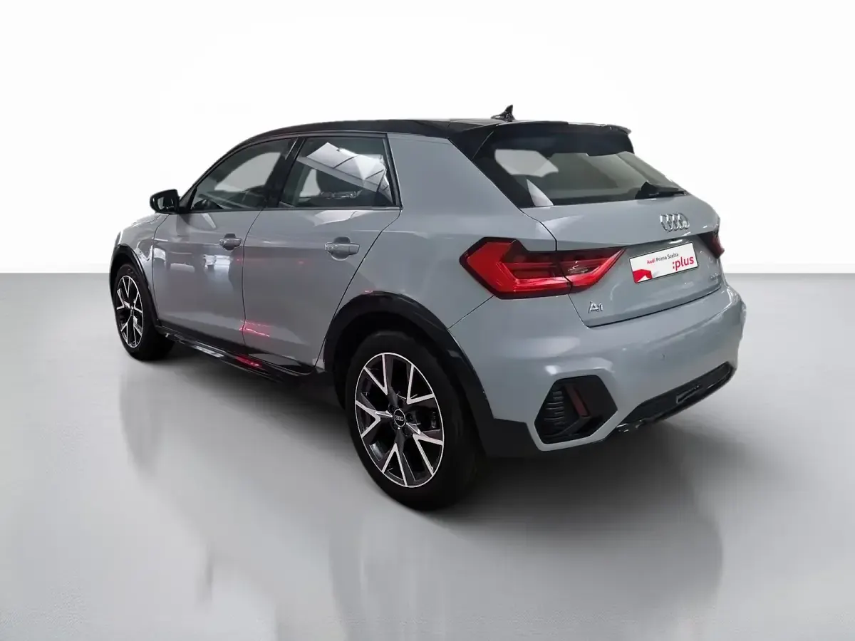 Usata Audi A1 Comfort 110 CV (80 kW) 2023 Grigio freccia perlato SUV