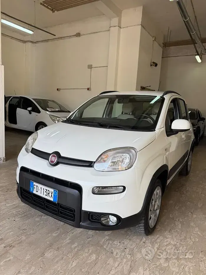 Usata Fiat Panda 4x4 Lounge 95 CV (69 kW) 2016 Bianco Utilitaria
