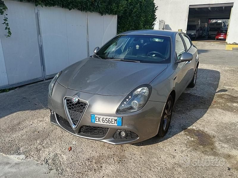 Usata 2011 Alfa Romeo Giulietta Tre volumi | 5999 € (Buon prezzo) - Immagine 1/4