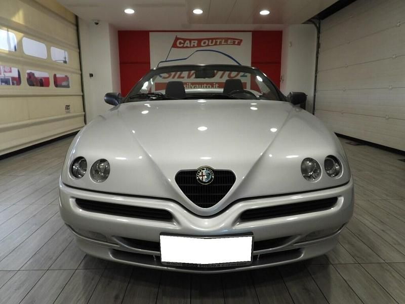 Usata Alfa Romeo Spider 144 CV (105 kW) 2001 Argento Cabrio