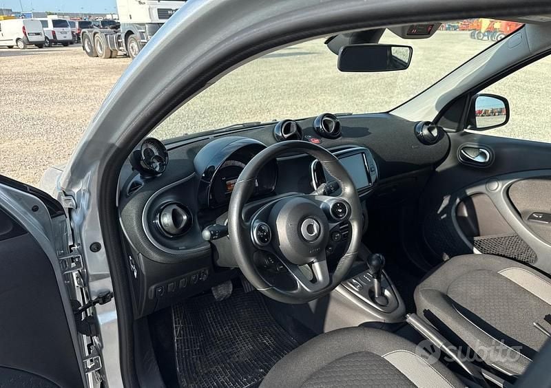 Usata Smart ForFour Electric Drive Passion 41 kW (56 CV) 2022 Grigio Berlina