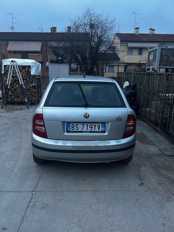 Usata Skoda Fabia Classic 68 CV (50 kW) 2002 Argento Berlina