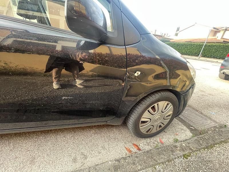 Usata Opel Agila Enjoy 65 CV (47 kW) 2009 Nero Utilitaria