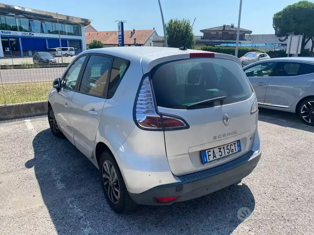 Usata Renault Scénic III LIMITED 110 CV (80 kW) 2015 Grigio Monovolume