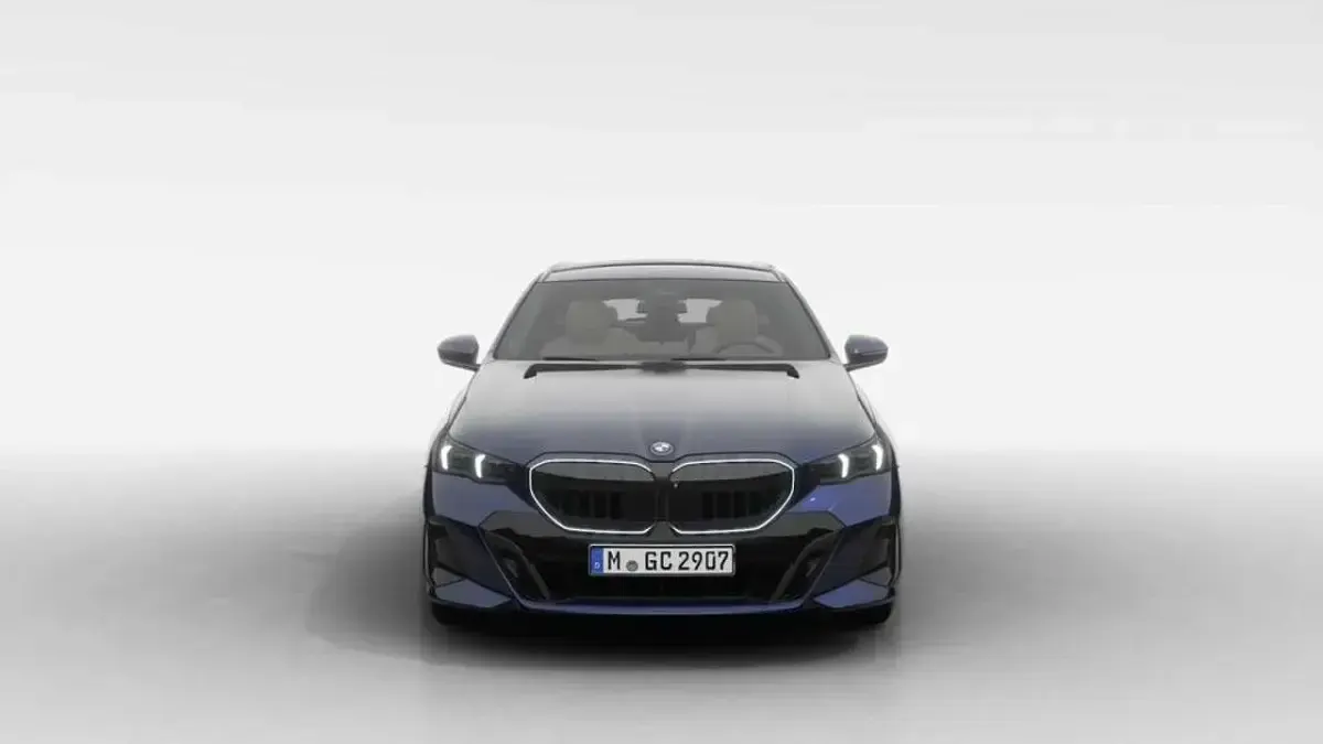 Nuova BMW 540 M Sport 303 CV (222 kW) 2026 Tanzanite blue metallizzato Station wagon