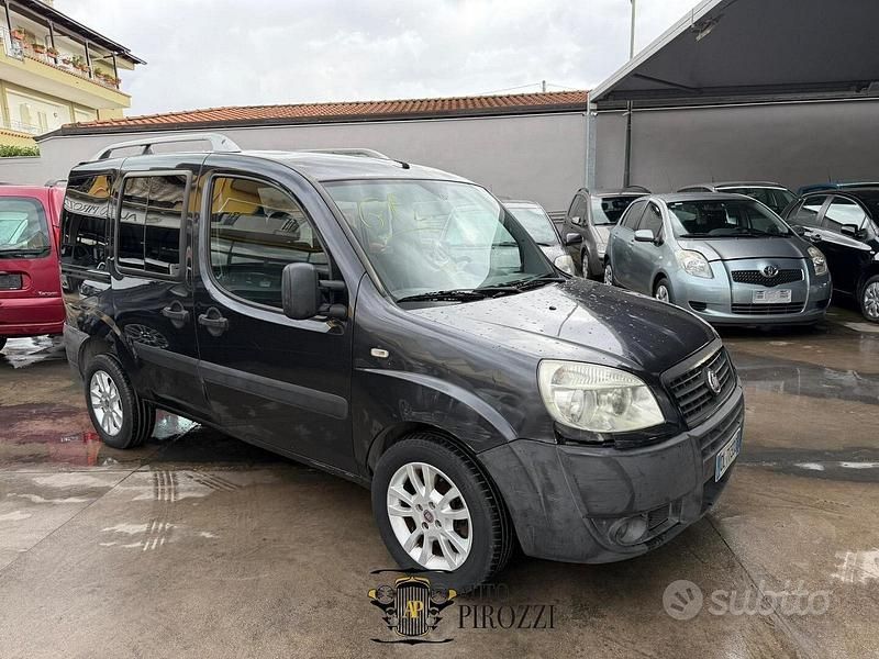 Usata Fiat Doblò 77 CV (56 kW) 2009 Grigio Monovolume