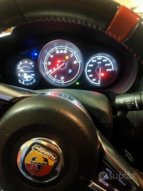 Usata Abarth 124 Spider 170 CV (125 kW) 2017 Blu Cabrio