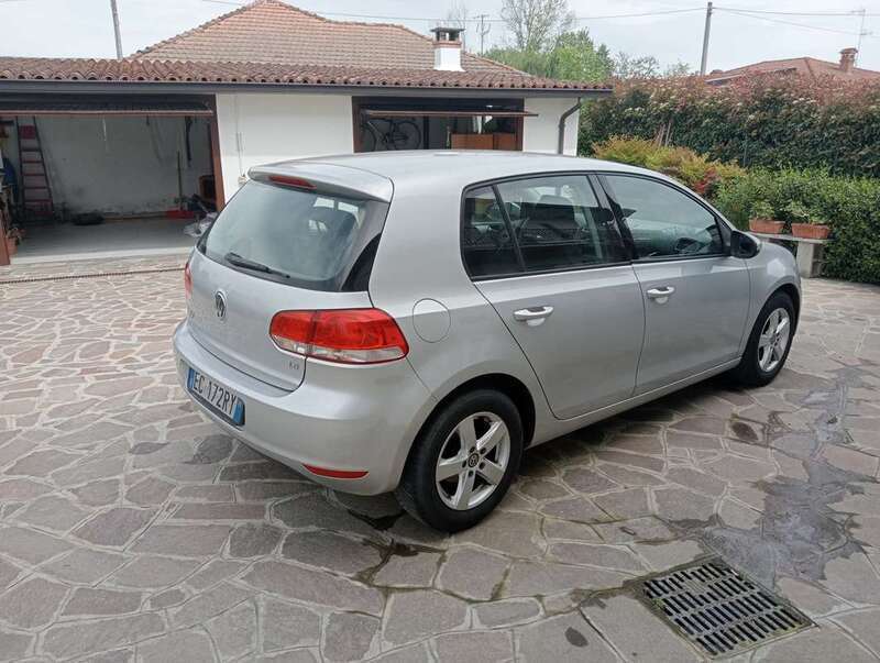 Usato 2010 VW Golf VI 1.6 Benzin 102 CV (4.800 €)