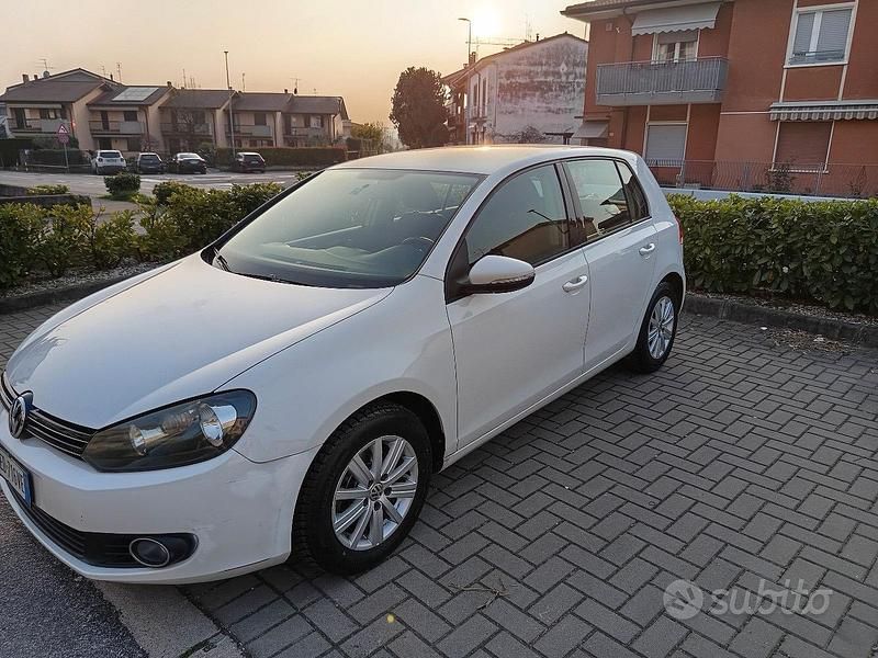 Usata VW Golf VI Comfortline 102 CV (75 kW) 2010 Bianco Utilitaria