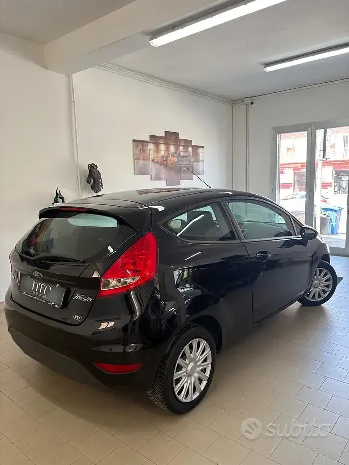 Usata Ford Fiesta Titanium 68 CV (50 kW) 2010 Nero Berlina