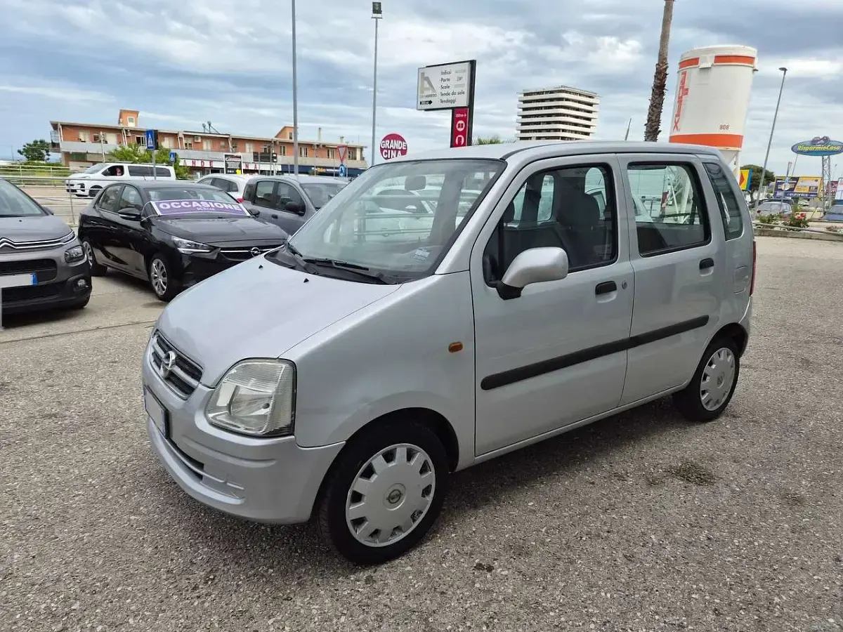 Usata Opel Agila Njoy 75 CV (55 kW) 2003 Argento Monovolume