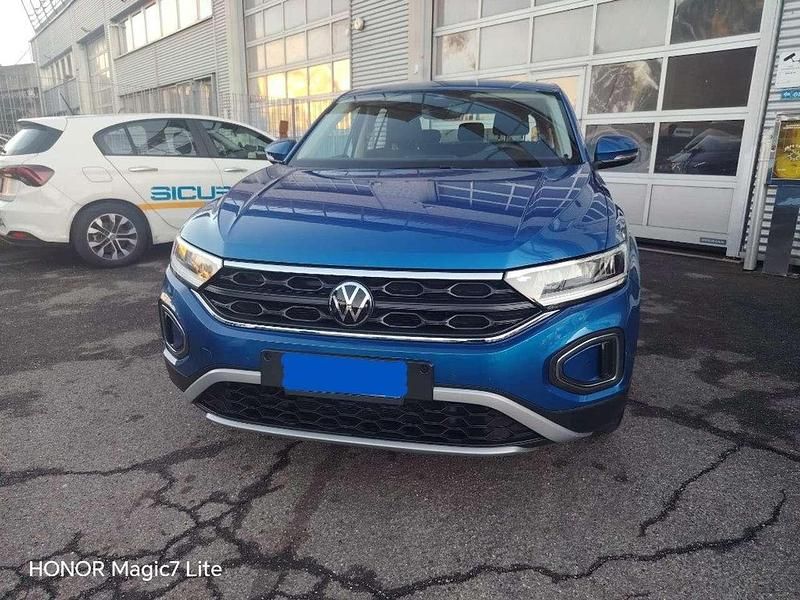 Usata VW T-Roc Life 110 CV (80 kW) 2023 Blu SUV