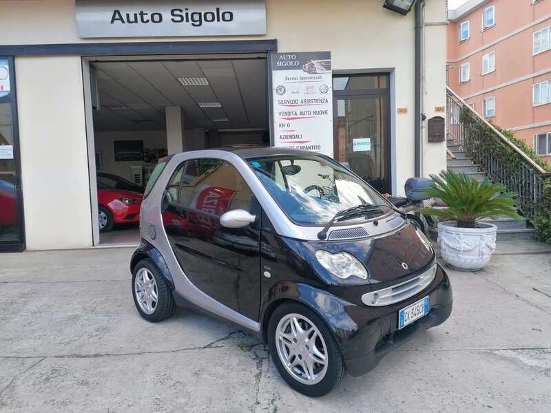 Nero Usata 2003 Smart ForTwo Coupé Due volumi | 3300 € (Cara) - Immagine 1/4